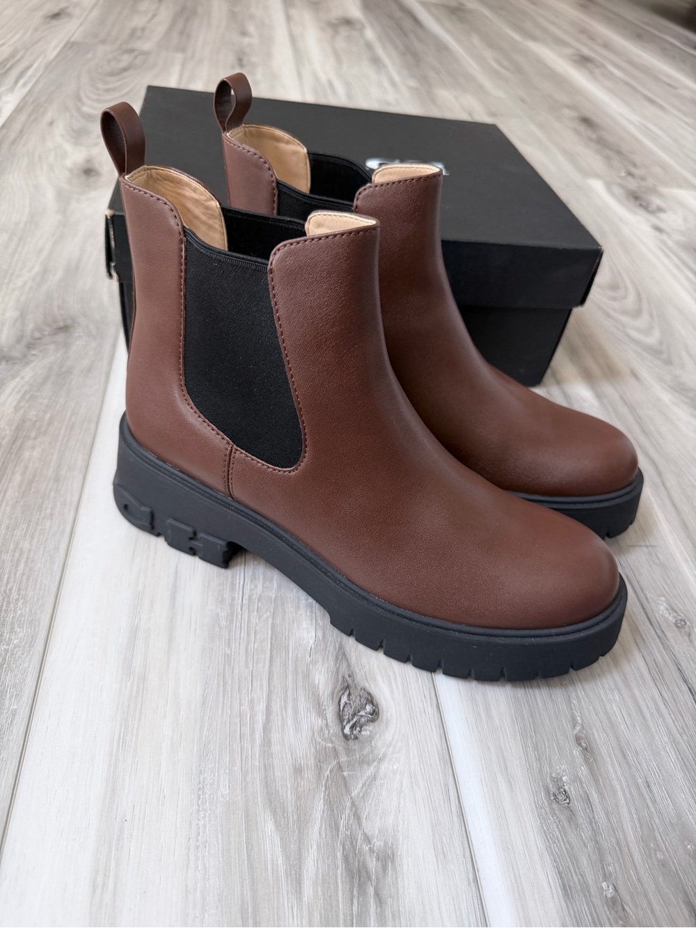Coach Reid CM588 Walnut Leather Chelsea Lug Sole Booties Size 8